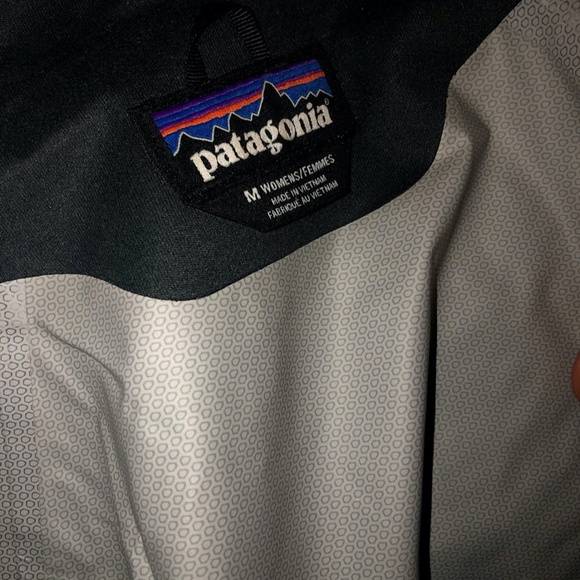 Patagonia Women's Torrentshell 3L Rain Jacket - Picture 4 of 5